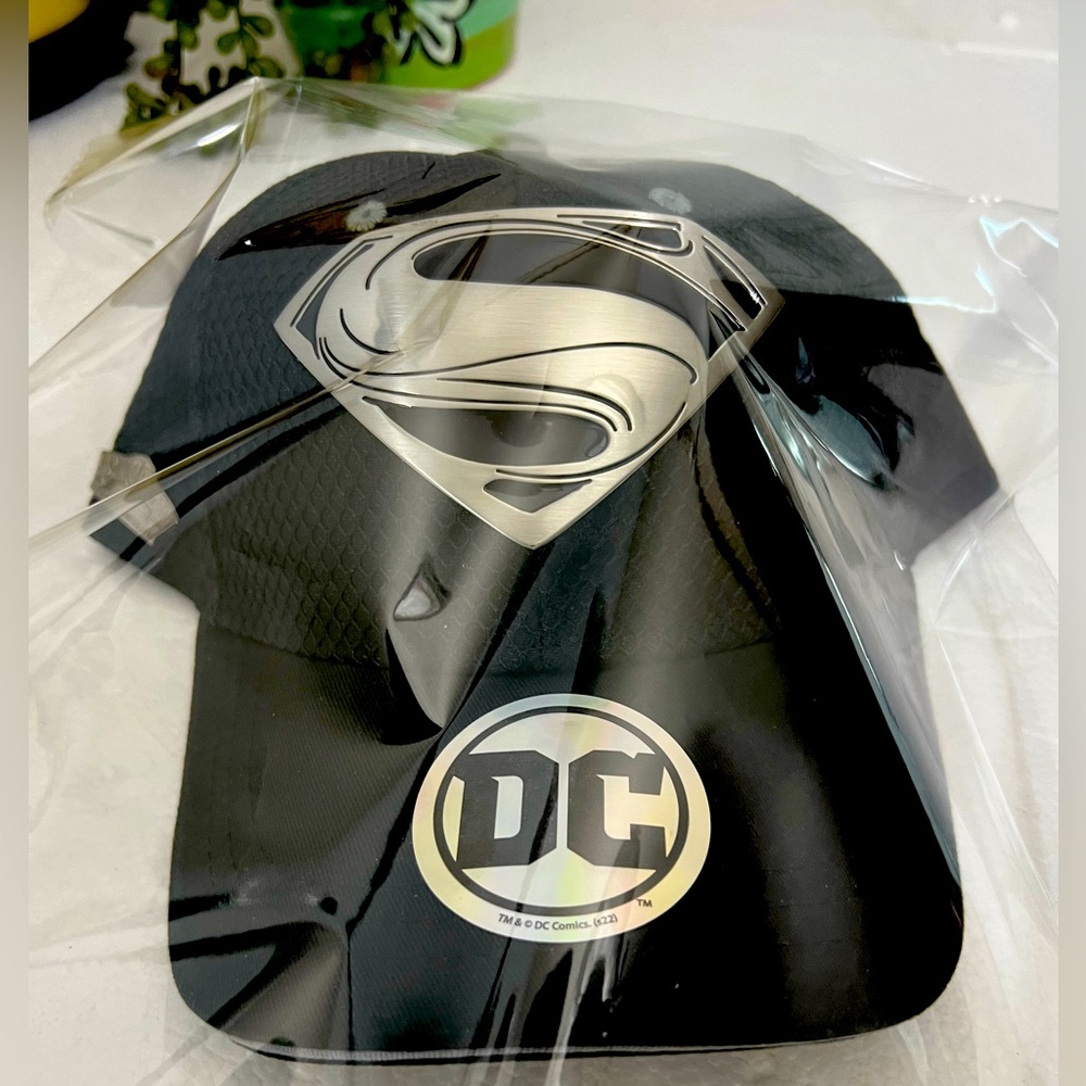 NWT MOVIE WORLD WARNER BROSS SUPERMAN HATS (METAL LOGO)- GOLD COAST, AUSTRALIA